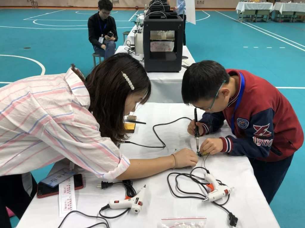 團結協(xié)作，分秒必爭