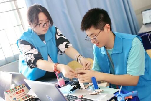 選手們互相協(xié)作