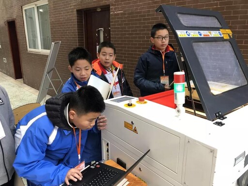 雷宇助力本次創(chuàng)客競賽現(xiàn)場賽