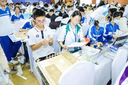 雷宇與創(chuàng)趣天地助力第二十三屆海南省學(xué)生信息素養(yǎng)提升實(shí)踐活動(dòng)