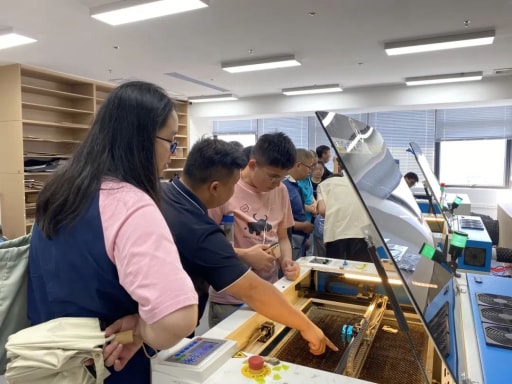 熱烈歡迎廣東省中職學(xué)校教師一行來我司參觀交流